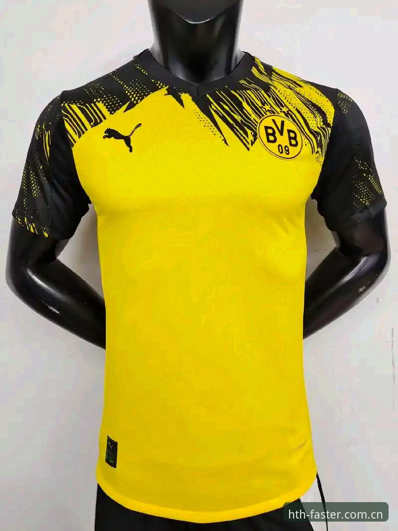 世界杯球衣频繁撕裂，彪马的轻量化面料是不是走得太远了？